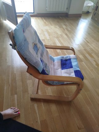 Silla infantil de madera y tela