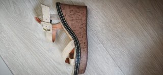 Sandalias cuña JIANEYE beige