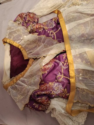 Traje de Fallera Morado y Dorado