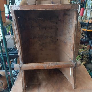 Fanega antigua de madera rústica