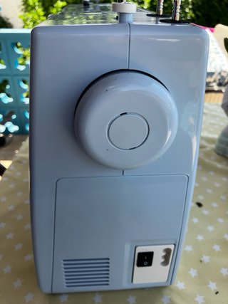 Máquina de coser Alfa Modelo 2005