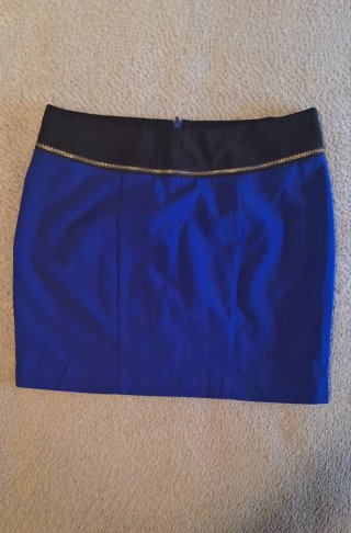 Falda corta azul con cremallera dorada