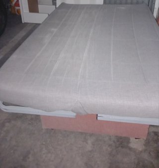 Sofá cama gris tela y metal
