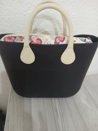 Bolso O bag negro con interior estampado