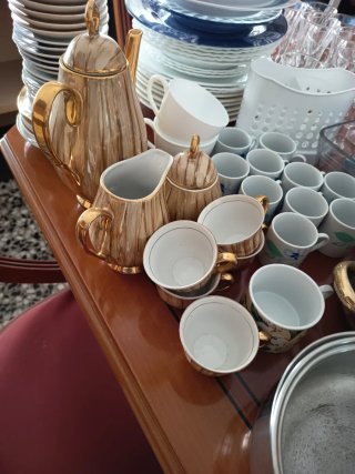 * Lote vajilla, vasos y menaje cocina