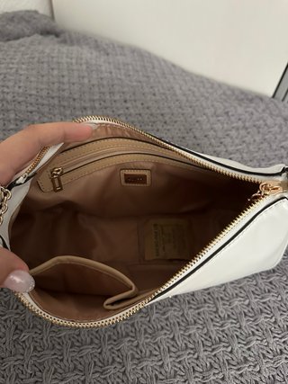 Bolso Elegante Guess Blanco y Dorado - Nuevo