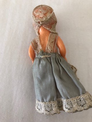 Muñeca antigua casa de muñecas