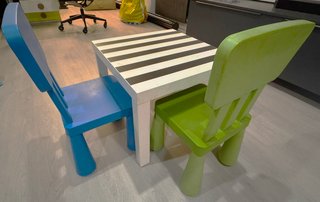 Mesa IKEA LACK + 2 Sillas Mammuth