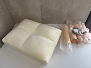 Reposapiés / Taburete Otomano Beige