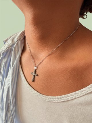 Collar Cruz Plateada Acero