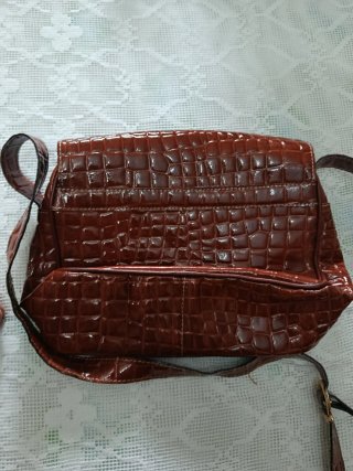Bolso marrón efecto piel cocodrilo