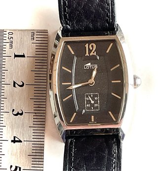 Reloj Lotus Mujer Negro y plateado.
