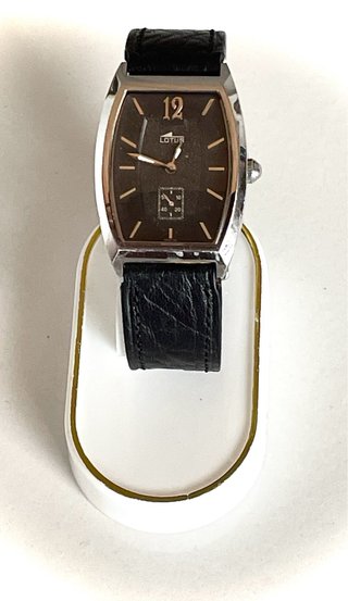 Reloj Lotus Mujer Negro y plateado.