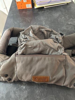 Mochila porta bebés gris
