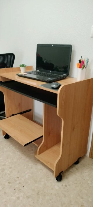 Escritorio de estudio madera y negro