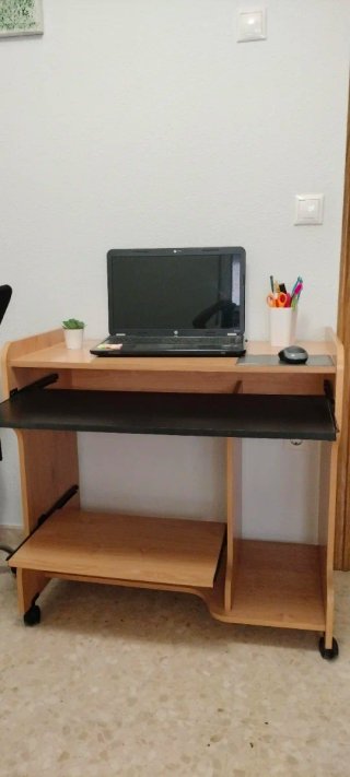 Escritorio de estudio madera y negro