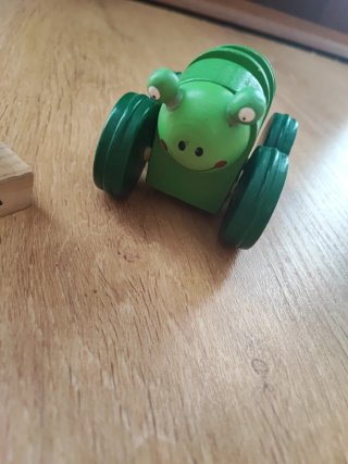 Juguetes de madera: oruga y apilable