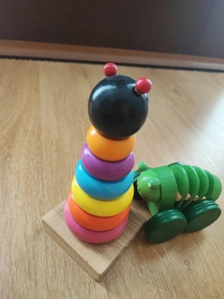 Juguetes de madera: oruga y apilable