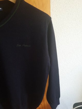 Jersey azul cuello pico