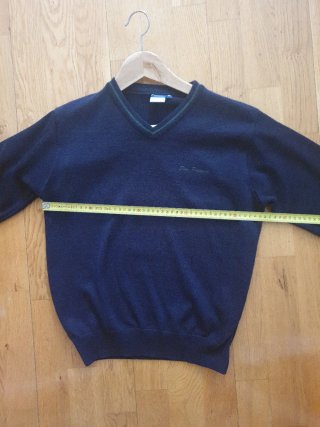 Jersey azul cuello pico