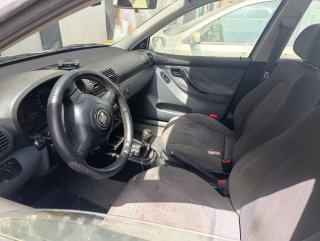 SEAT Toledo 1999 leer anuncio 272 mil km