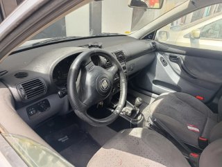 SEAT Toledo 1999 leer anuncio 272 mil km