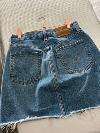 Minifalda Levi's azul talla 27