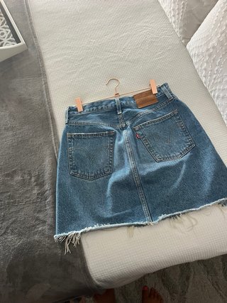 Minifalda Levi's azul talla 27
