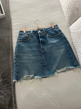 Minifalda Levi's azul talla 27