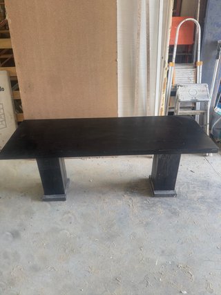 Mesa de pino negra