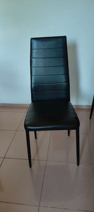 Mesa cristal negro y 4 sillas comedor