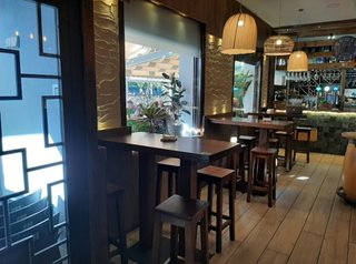 Taburetes de madera barra bar. Sillas mesas barato