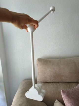 Móvil cuna con soporte de madera