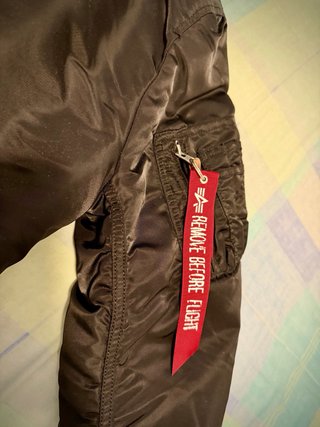 Chaqueta Bomber Alpha Industries Negra.