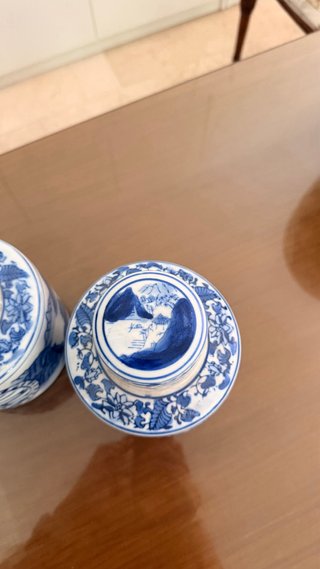 Pareja de jarrones de porcelana china con tapa