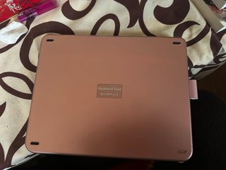 Funda con teclado retroiluminado para iPad