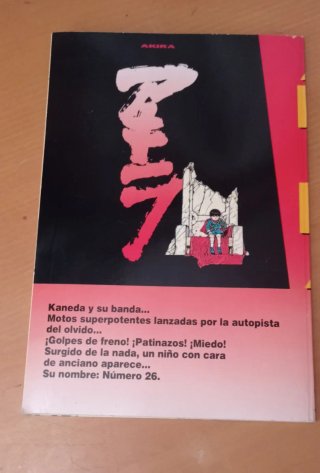 AKIRA, de Katsuhiro Otomo, en español, 1, 4 y 15.