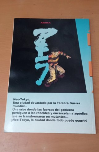 AKIRA, de Katsuhiro Otomo, en español, 1, 4 y 15.