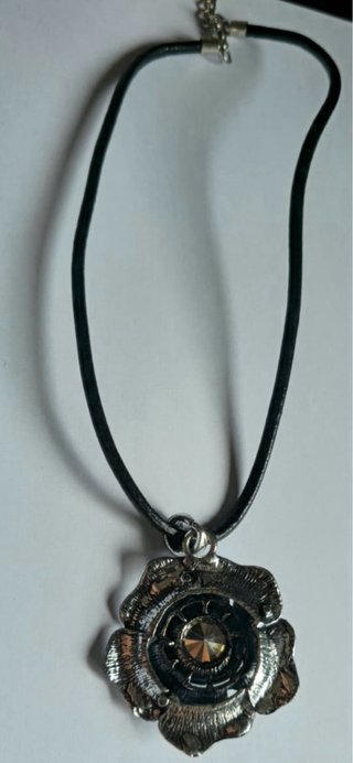 Collar rosa plateado