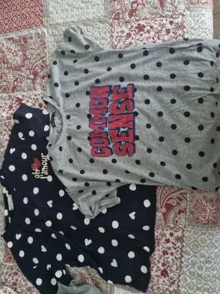 Camisetas mujer talla M. 4 euros. 3 por 10€