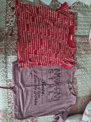 Camisetas mujer talla M. 4 euros. 3 por 10€