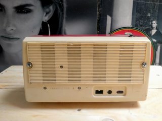 radio de transistores vintage Sharp modelo BH-350