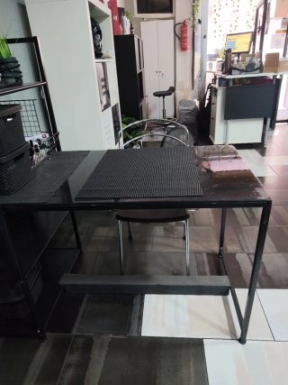 Escritorio o mesa de manicura negra