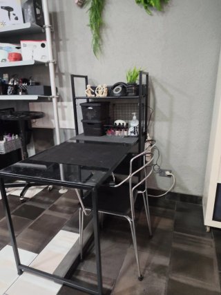 Escritorio o mesa de manicura negra