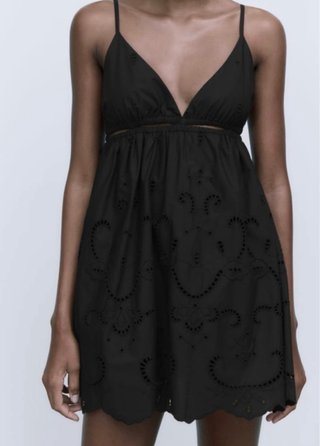 Vestido negro Zara con aberturas
