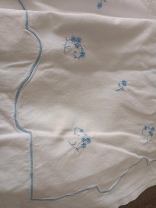 Sábana bordada azul y blanca cama de 90