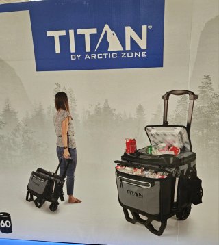 Nevera Titan Arctic Zone con ruedas