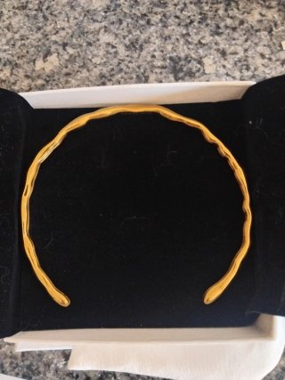 Collar rígido dorado