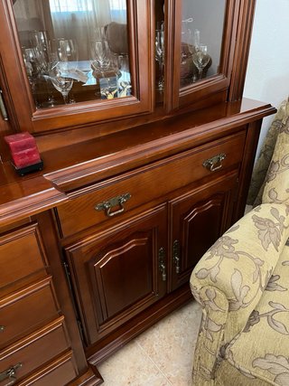 Mueble Comedor Madera con Vajilla