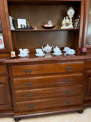 Mueble Comedor Madera con Vajilla